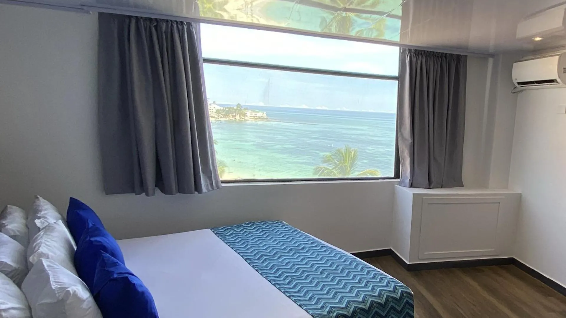 On Vacation Blue Tone Hotel San Andres